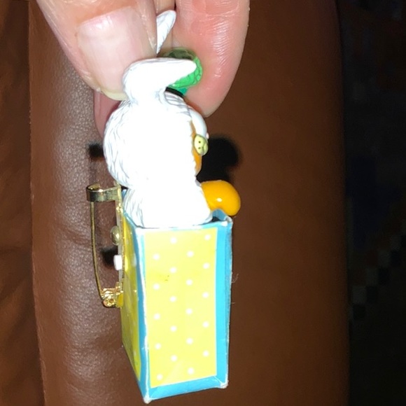 Garfield Happy Eggster Easter Pin Brooch 1981 Collectible Kitsch - Picture 5 of 10